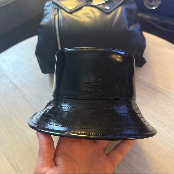 Ivy Park Noir Reversible Latex Bucket Hat - Picture 5 of 7